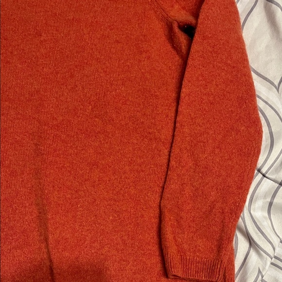 Tahari Woman 100% 2ply Cashmere Crewneck Sweater in Burnt Orange - Picture 7 of 9